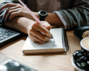 Just Jump Blog Banner - 7 essential steps for a successful arrival in France