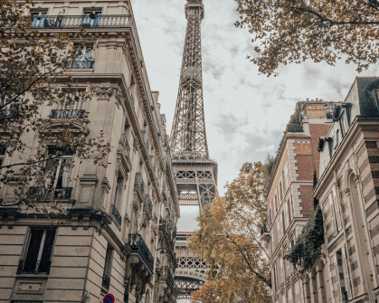 Just Jump Blog Banner - Guide to Renting a Flat in Paris