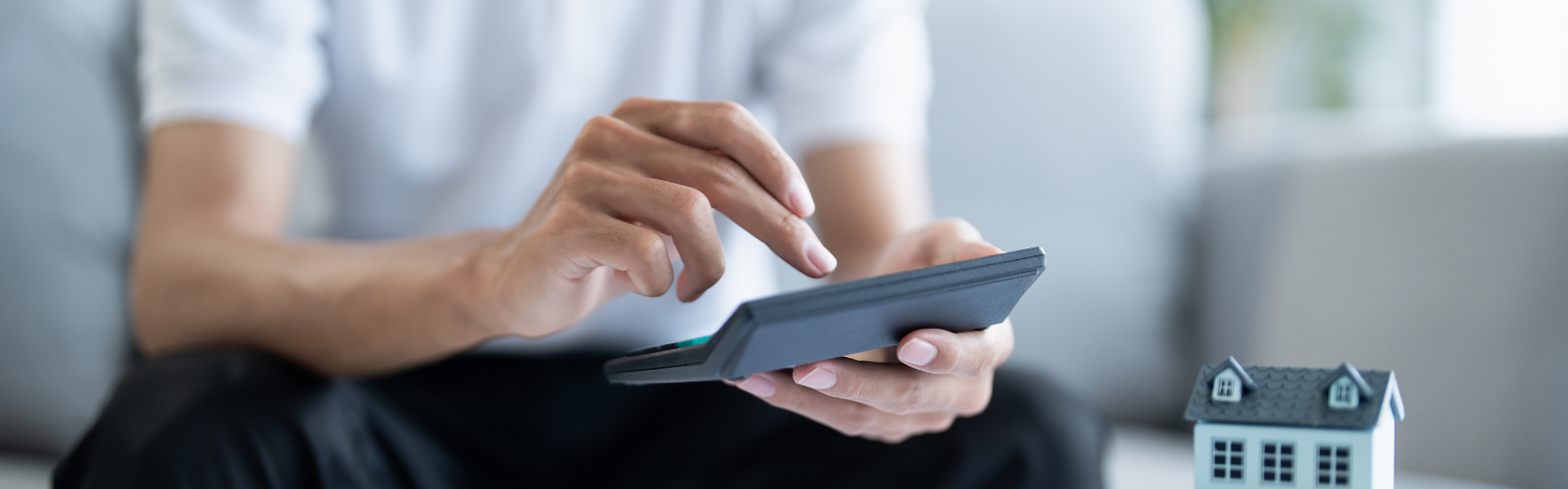 How Much Should You Budget for Monthly Bills as an Expat in France