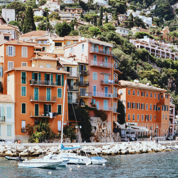 Where do most American expats live in France - FRENCH RIVIERA
