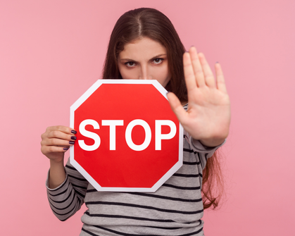 Why French People Don’t Reply (And Why It Feels So Personal to Expats)
